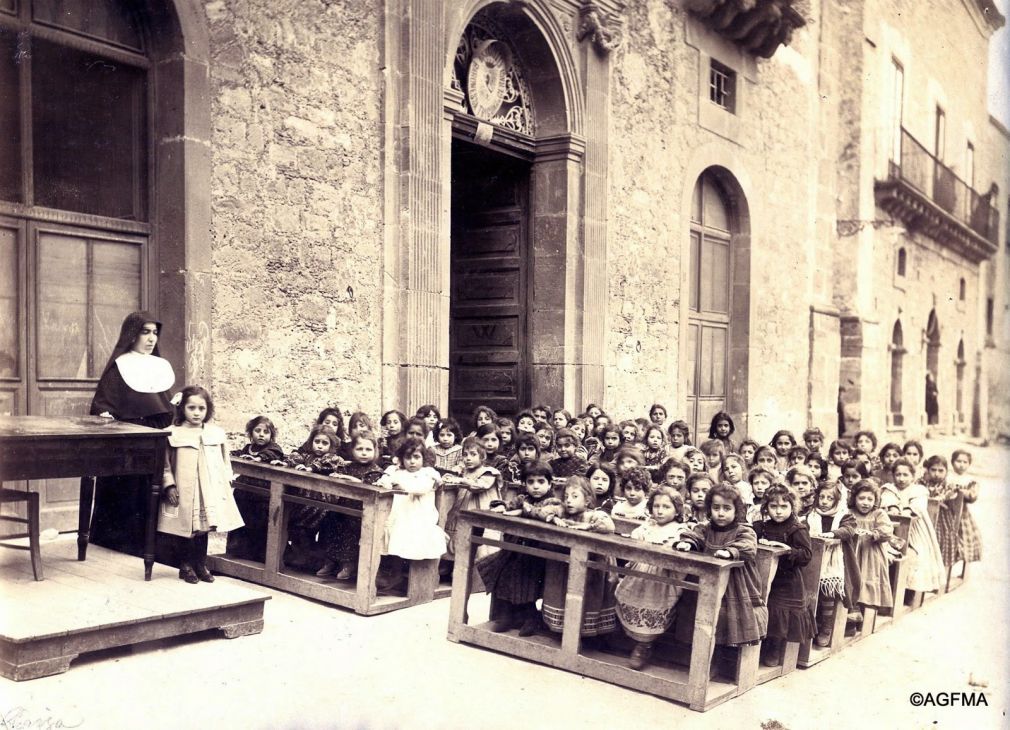 Scuole nel piano Castello anni 20