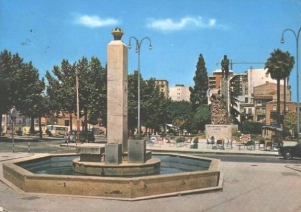 Fontana piazza Gen. Cascino/n. 54